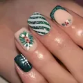 Weihnachts-Kunstnägel mit grünem Glitzer, weißen Schneeflocken und Stechpalmen-Motiv - Weihnachts Schneeflocke Streifen Stil (YS474)
