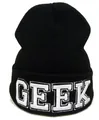 Primer plano del gorro negro de punto GEEK con bordado blanco de calidad - Negro