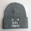 Graue Strickmütze mit weißer Meow Katzen-Stickerei und breitem Umschlag - Einheitsgröße / Grau