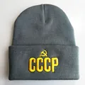 Graue Strickmütze mit gelber CCCP-Stickerei und Hammer-und-Sichel-Symbol - Grau