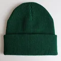 Klassische dunkelgrüne gerippte Strickmütze mit Umschlag für warme Wintertage - Verstellbar / Dunkelgrün