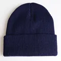 Klassische dunkelblaue Strickmütze für Damen und Herren mit minimalistischem Umschlag-Design - Verstellbar / Marineblau
