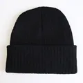 Klassische schwarze Strickmütze mit breitem Umschlag für optimale Wärme im Winter - Schwarz