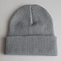 Graue Strickmütze für Erwachsene mit klassischem Umschlag für Wärme im Winter - Verstellbar / Hellgrau