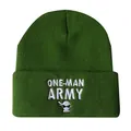 Dunkelgrüne Strickmütze mit weißer ONE-MAN ARMY Stickerei und Cartoon-Grafik-Detail - Einheitsgröße / Armeegrün