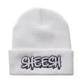 Weiße Strickmütze mit schwarz umrandeter SHEESH!-Stickerei im 3D-Graffiti-Stil - Klassische Stickerei (Weiß) / Weiß
