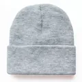 Klassische hellgraue Strickmütze mit Umschlag für Winterwärme und weiche Textur - Hellmeliertes Grau