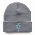 Berretto in maglia grigio con ricamo blu per sport all'aperto e calore invernale - Regolabile / Grigio