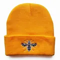 Bonnet en maille côtelée jaune avec broderie abeille sur le revers pour l'hiver - Réglable / Doré