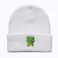 Detail der süßen grünen Frosch-Stickerei auf einer weißen Strickmütze für den Winter - Verstellbar / Weiß