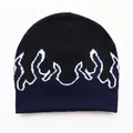 Unisex Strickmütze in Schwarz und Marineblau mit weißem Flammenmuster für den Winter - Marineblaue Flamme
