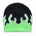 Strickmütze mit auffälligem schwarz-grünem Flammenmuster für einen modernen Street-Style - Grüne Flamme