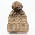 Winterliche Strickmütze in Camel mit Fischgrätmuster, Kunstpelz-Bommel und Umschlag - Verstellbar / Camel
