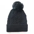 Schwarze Zopfmuster-Strickmütze mit Bommel und dickem Thermofutter für winterliche Wärme - Verstellbar / Schwarz
