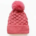 Rosa Strickmütze mit Kunstpelz-Bommel und warmem Fleecefutter für Outdoor-Wintersport - Wassermelonenrot