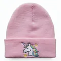 Rosa Strickmütze für Schüler mit süßer Regenbogen-Einhorn-Stickerei und Sternen - Verstellbar / Rosa