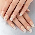 Französische Sarg-Kunstnägel mit silbernen Glitzerlinien und glänzendem Nude-Finish - Französische Silberne Glitzerlinien Nude (YS645)
