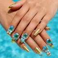 Faux ongles tropicaux avec cocotiers, paillettes dorées et design de plage océanique - Style Plage Tropicale Paillettes Dorées (YS642)