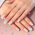 Unghie finte quadrate corte con punte francesi e decorazioni floreali colorate - Stile Floreale Francese Minimalista (YS656)
