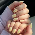 Short oval cream yellow press-on nails with pearl aurora finish for a soft elegant look - 32 Pieces/Pack / Light Yellow Aurora (YS2622-6)