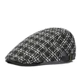 Détail d'une casquette plate à carreaux montrant la texture tweed et l'attache réglable - Réglable / Noir