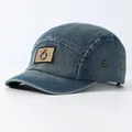 5-Panel Camper Cap aus gewaschenem Denim in Marineblau mit flachem Schirm und Patch - Verstellbar / Dunkelblau