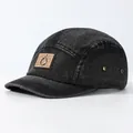 Dunkelgraue 5-Panel-Camp-Cap aus gewaschenem Denim mit Lederpatch und Metallring - Verstellbar / Schwarz