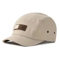 Détail d'une casquette 5 panels kaki avec patch marron et œillets métalliques latéraux - Réglable / Beige
