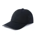 Détail d'une casquette de sport noire séchage rapide avec motif étoile et bord réfléchissant - Réglable / Noir