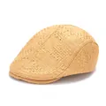 Gros plan sur la texture en paille tressée et les coutures de cette casquette plate vintage - Réglable / Kaki Uni