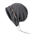 Bonnet slouchy gris en maille pour femme avec étoiles en bois et détails à franges - Gris clair