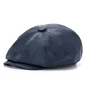 Detalle de gorra Newsboy vintage azul marino en cuero sintético texturizado y costuras finas - Talla única / Azul marino