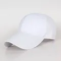 Casquette de baseball blanche minimaliste avec structure à six panneaux et visière courbée - Réglable / Blanc