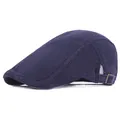 Coppola classica blu marina in tela di cotone con fibbia metallica regolabile su sfondo bianco - Regolabile / Blu navy