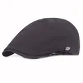 Berretto piatto classico in cotone nero da uomo con logo in metallo laterale - M (56-58cm) / Nero