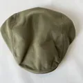 Classic army green wool blend flat cap with structured panels and vintage stitched design - Plain / Grass Green