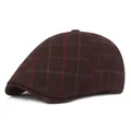 Detalle del tejido de lana grueso en la gorra plana de cuadros marrón oscuro de invierno - Talla única / café