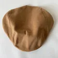 Classic dark camel wool blend ivy cap featuring a vintage three-piece stitch structure - Plain / Khaki
