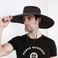 Dettaglio del cappello da sole a tesa larga con mesh traspirante e cordino antivento regolabile - Taglia unica / grigio scuro