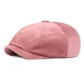 Detalle de gorra de pana rosa con textura de nervaduras finas y botón en la parte superior - Talla Única 58cm (Elástico) / Rosa