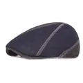 Berretto da uomo in lana spigata blu navy con paraorecchie e cuciture a contrasto - Taglia unica / Blu navy