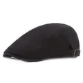 Béret classique noir en coton pour homme avec boucle en métal réglable sur fond blanc - Réglable / Noir