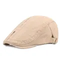 Détail de la casquette plate beige avec surpiqûres décoratives et boucle latérale réglable - Réglable / Beige