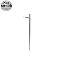 Macro-opname van een 1,2mm 316L chirurgisch stalen piercing-geleidenaald met glanzende afwerking - Schroefdraad Begeleidingsstijl (316PGE003-S12)