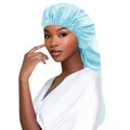 Détail du bonnet de nuit en satin bleu clair avec bandeau élastique et tissu soyeux long - Rose bonbon