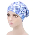 Turbant de chimiothérapie en coton élastique avec imprimé paisley bleu sur fond blanc - Floral Blanc Bleu (YH-11)