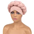 Turbante rosa de seda de leche con diseño trenzado elegante y estilo cruzado - Ajustable / Rosa