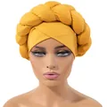 Turbante de seda de leche amarillo mostaza con nudo trenzado y diseño étnico cruzado - Ajustable / Trigo