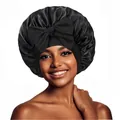 Détail du bonnet de nuit en satin noir avec un grand nœud décoratif sur un modèle - Taille unique / Couche Simple Noir Pur