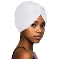 Detalle de turbante blanco elástico con diseño de nudo cruzado en una modelo - Talla única / Blanco